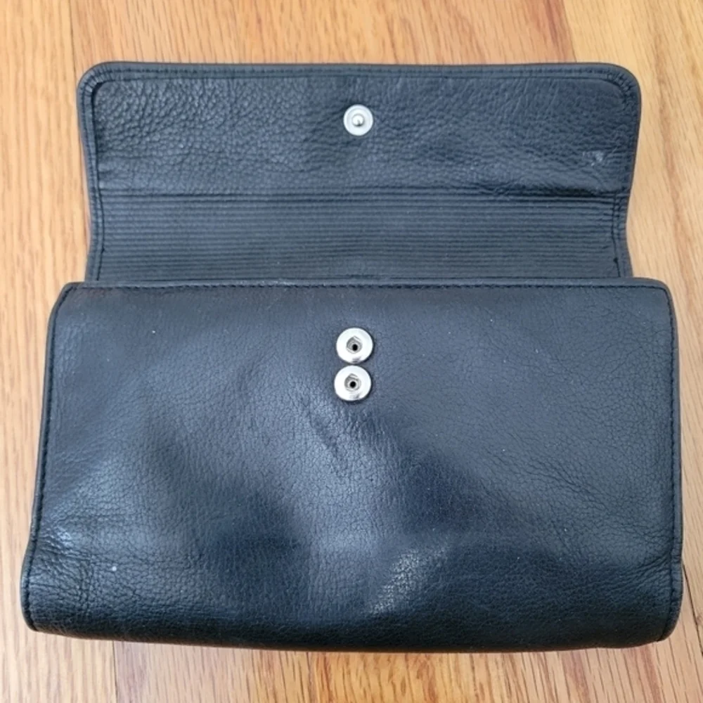 Wilson's Black Leather Women's Wallet with Coin Purse Pocket‎ Lots of Card Slots